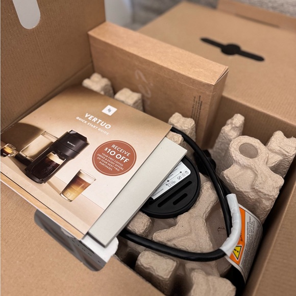 New in box Nespresso Vertuo Pop+ in beige and black - Picture 4 of 12